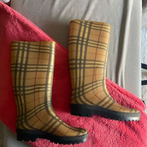 Men Burberry Rain Boots - Picture 1 of 7
